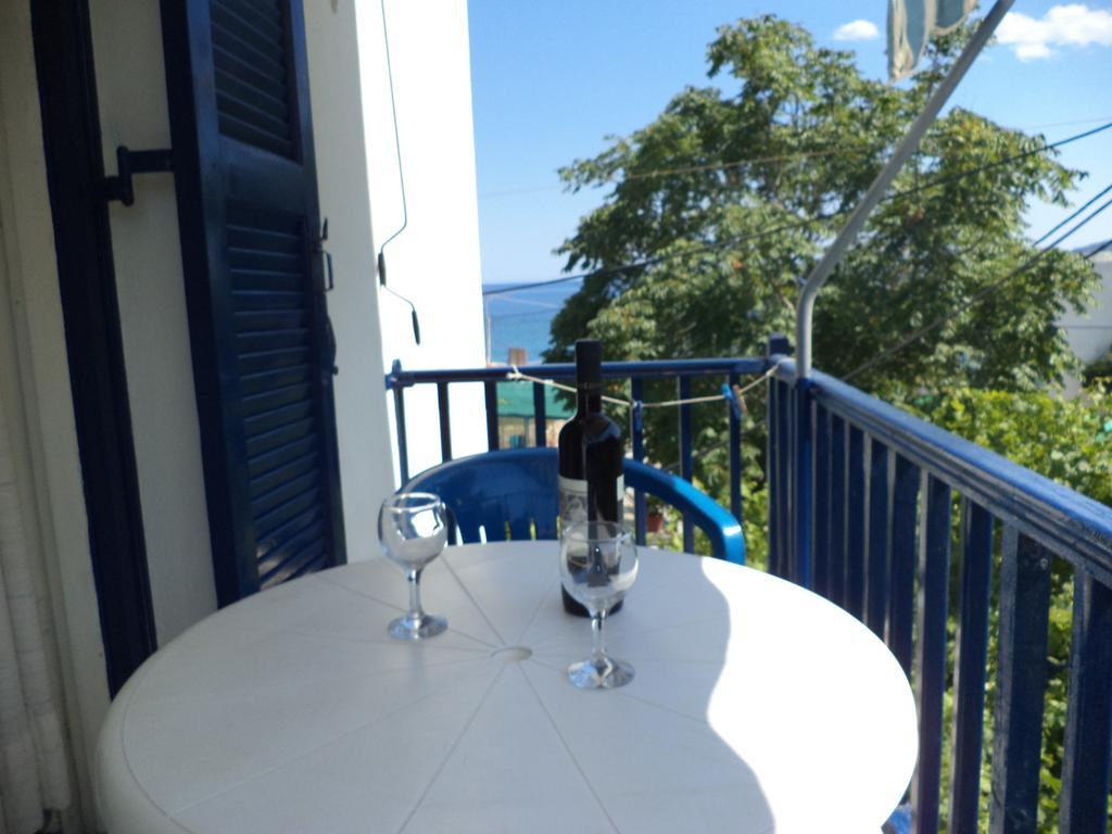 Apartamento To Kamari Paralia Agias Foteinis Habitación foto